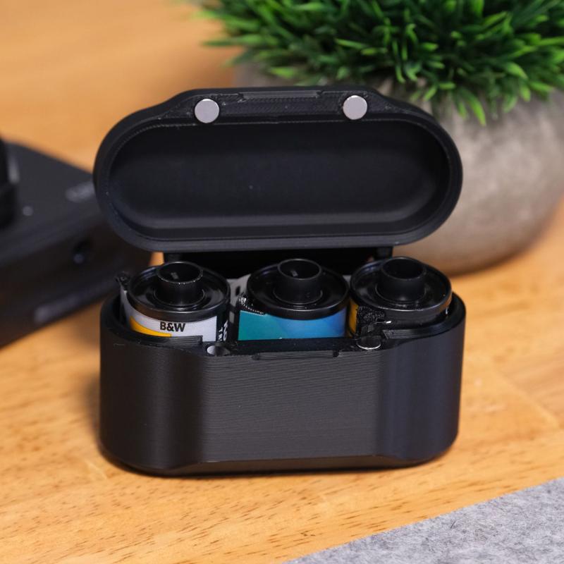 Travel Film Storage Box for 35 - огляд і ціна Outdoor Adventure Films